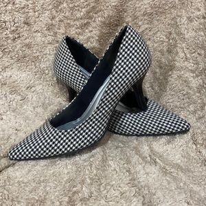 Houndstooth Comfort Plus pumps